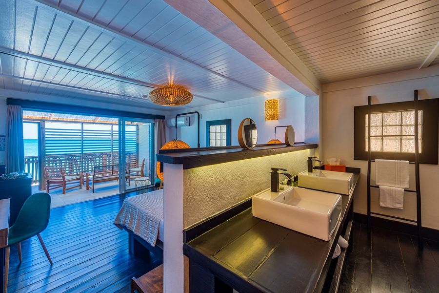 DOUBLE ROOM N°10 Ground floor - Direct access to the beach