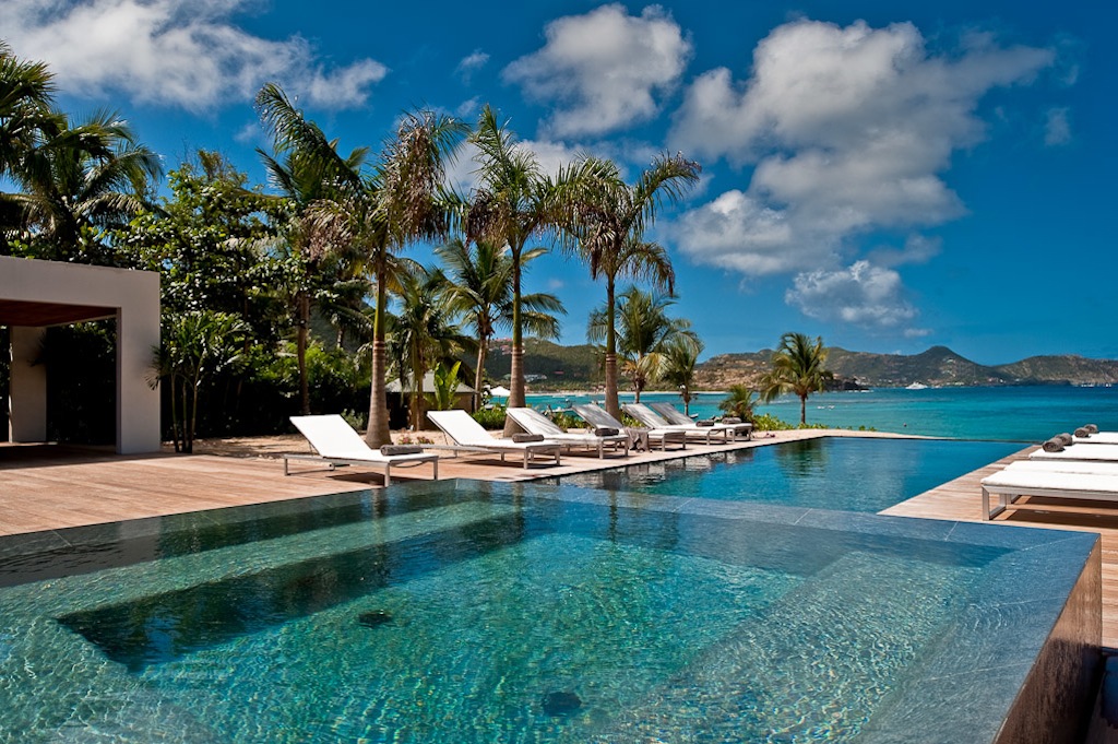 Spacious five bedroom Villa