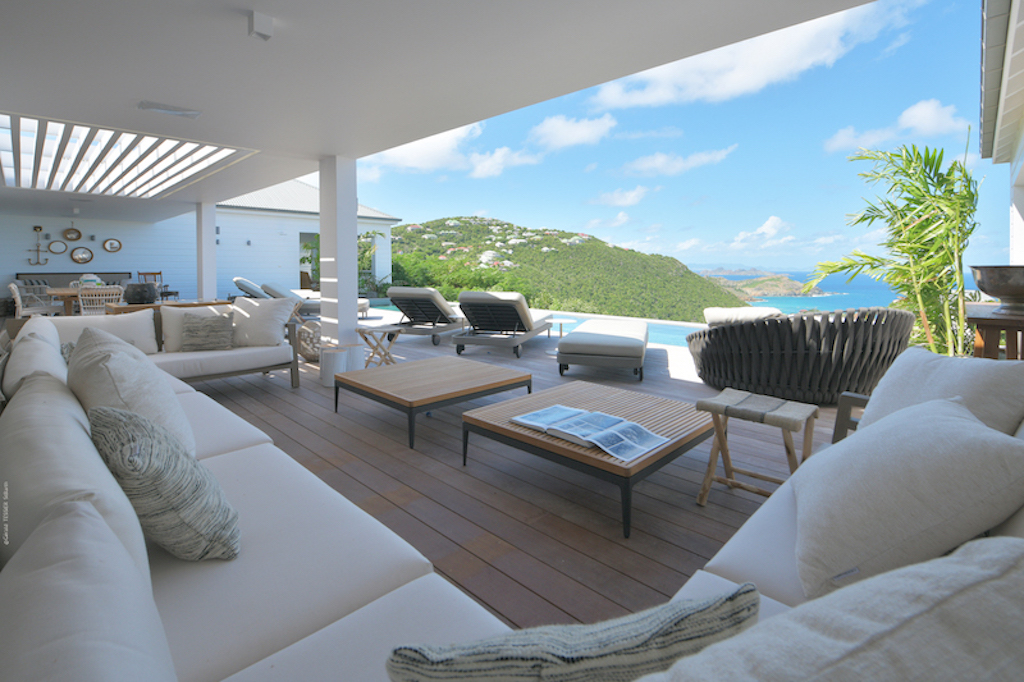 Superb view on the ocean and the surrounding hills of Flamands villa Erita